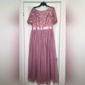 Prom A-Line pink/mauve Maxi Prom Dress with metallic leaf design- Size US 16